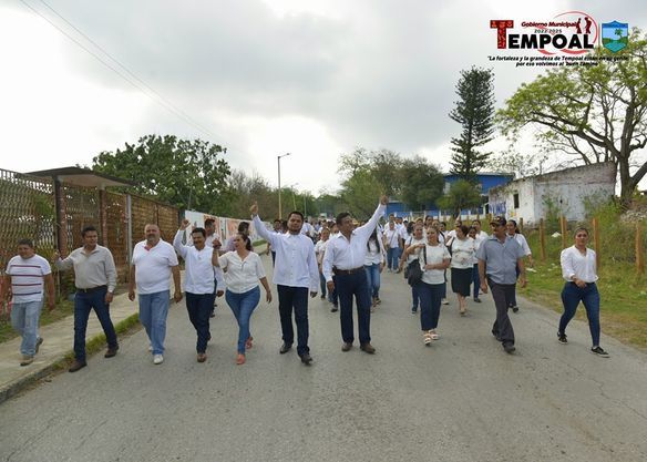 Alcalde encabeza desfile por el "Día del Trabajo"